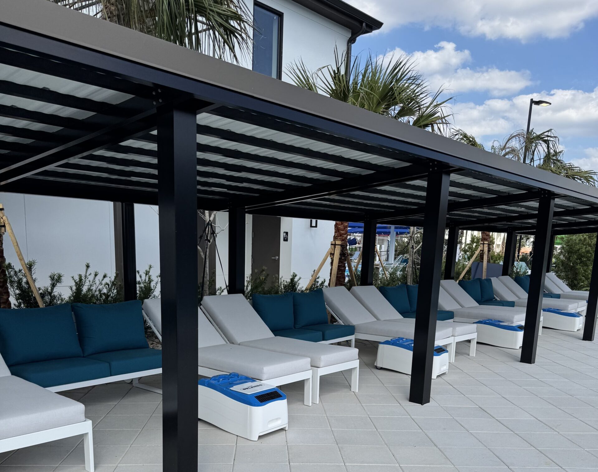 LounGenie amenity unit deployed at luxury resort